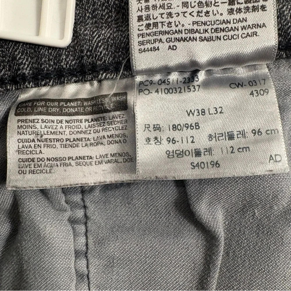 Levi's Men's Gray Straight-Leg Jeans W38 L32 Classic 5-Pocket Denim‎